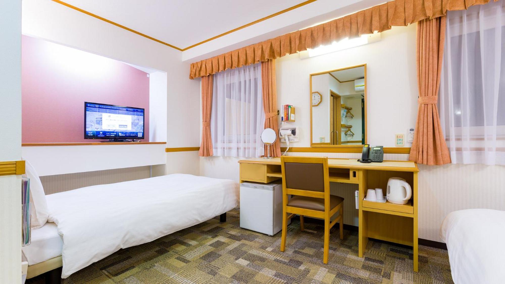Toyoko Inn Toyohashi Eki Higashi Guchi Номер фото